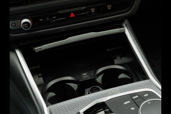 BMW 3 Serie Touring 330e M-Sport - Pano - LCI 2 - ACC - Trekhaak - Widescreen - Hifi