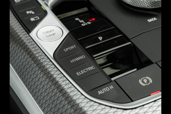 BMW 3 Serie Touring 330e M-Sport - Pano - LCI 2 - ACC - Trekhaak - Widescreen - Hifi