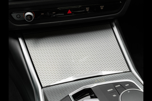 BMW 3 Serie Touring 330e M-Sport - Pano - LCI 2 - ACC - Trekhaak - Widescreen - Hifi