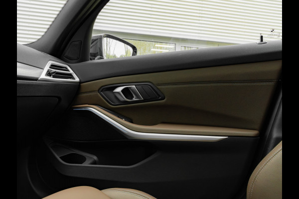 BMW 3 Serie Touring 330e M-Sport - Pano - LCI 2 - ACC - Trekhaak - Widescreen - Hifi