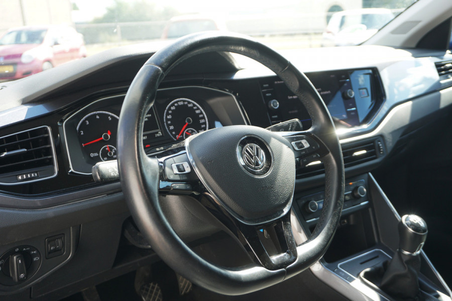 Volkswagen Polo 1.0 TSI Highline | CLIMATE | TREKHAAK | ADAPT. CRUISE | CARPLAY |