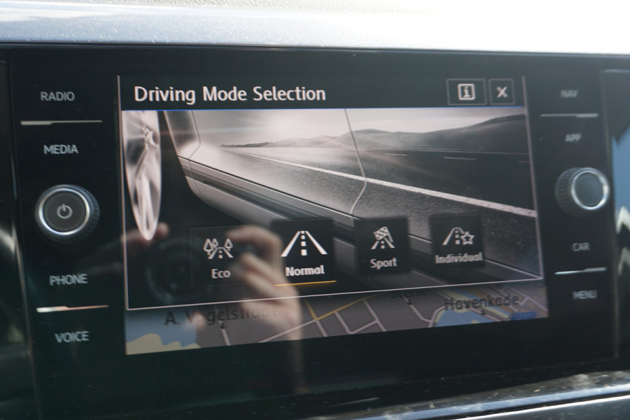 Volkswagen Polo 1.0 TSI Highline | CLIMATE | TREKHAAK | ADAPT. CRUISE | CARPLAY |