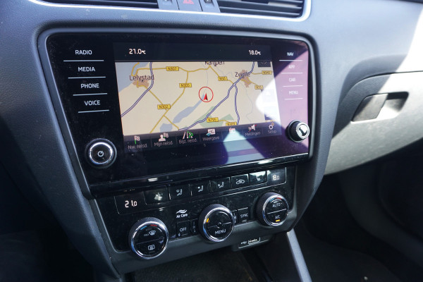 Škoda Octavia Combi 1.0 TSI Automaat Clever Edition | PARELMOER WIT | TREKHAAK | STOELVERW. |