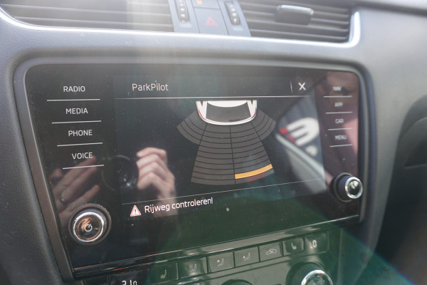 Škoda Octavia Combi 1.0 TSI Automaat Clever Edition | PARELMOER WIT | TREKHAAK | STOELVERW. |