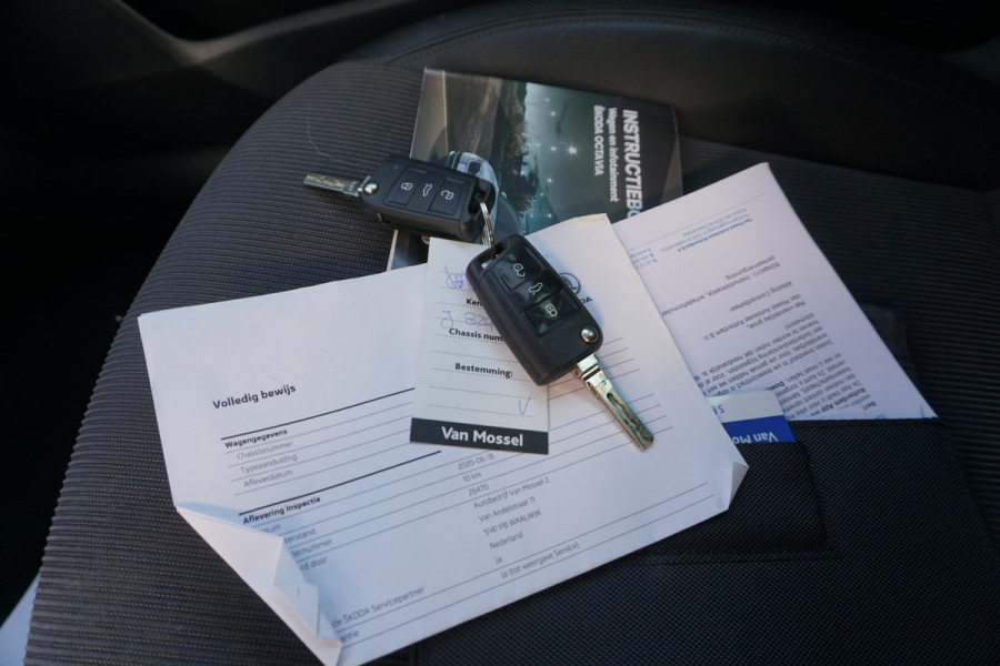 Škoda Octavia Combi 1.0 TSI Automaat Clever Edition | PARELMOER WIT | TREKHAAK | STOELVERW. |