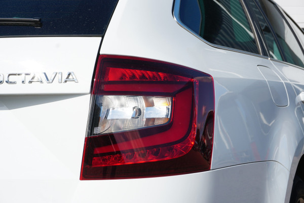 Škoda Octavia Combi 1.0 TSI Automaat Clever Edition | PARELMOER WIT | TREKHAAK | STOELVERW. |