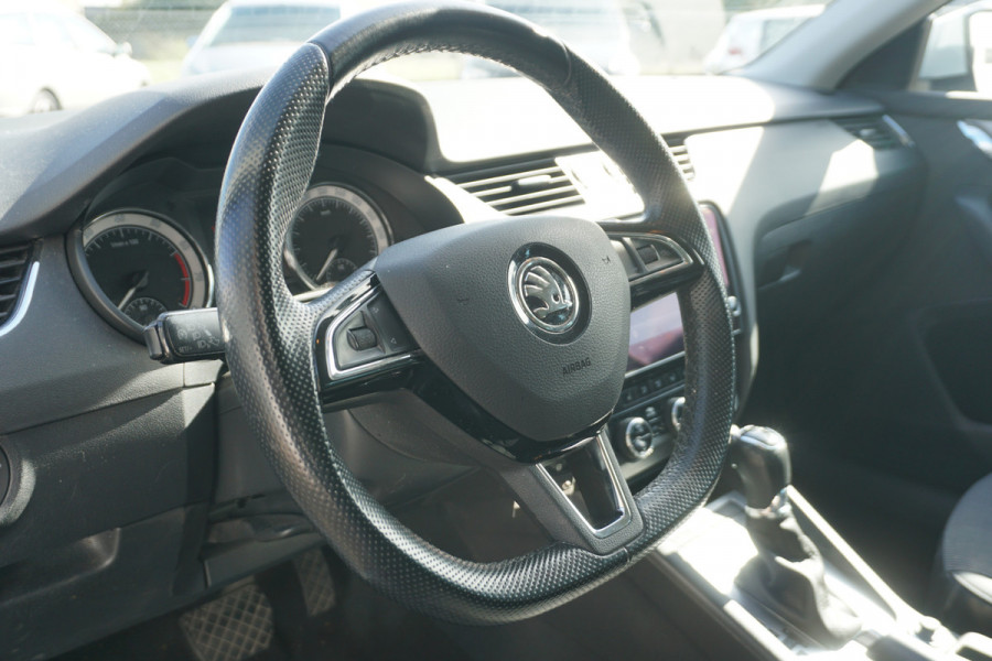 Škoda Octavia Combi 1.0 TSI Automaat Clever Edition | PARELMOER WIT | TREKHAAK | STOELVERW. |