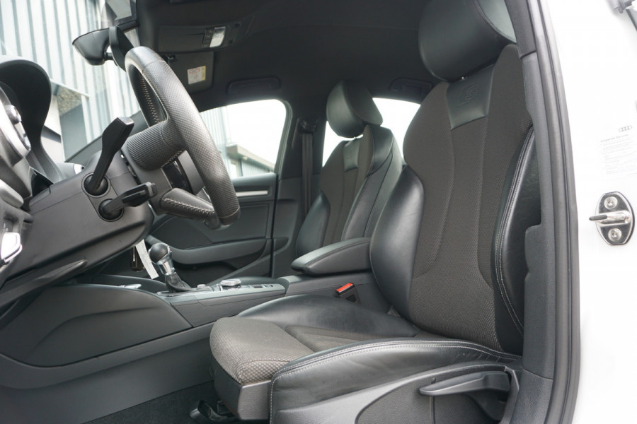 Audi A3 Limousine 30 TFSI 2X S Line | VIRTUAL COCKPIT | CARPLAY | HALF LEDER |