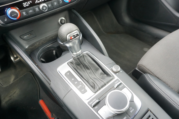 Audi A3 Limousine 30 TFSI 2X S Line | VIRTUAL COCKPIT | CARPLAY | HALF LEDER |