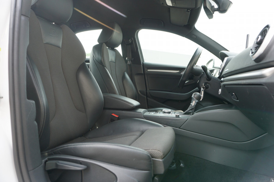 Audi A3 Limousine 30 TFSI 2X S Line | VIRTUAL COCKPIT | CARPLAY | HALF LEDER |