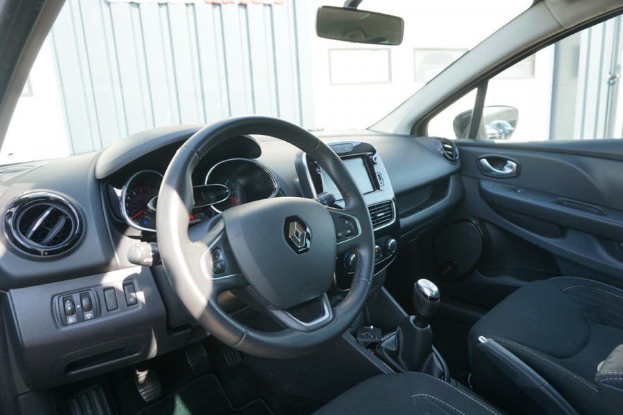 Renault Clio 0.9 TCe Limited | NAVI | AIRCO | TREKHAAK | CRUISE | Renault Clio 0.9 TCe Limited | NAVI | AIRCO | TREKHAAK | CRUISE |