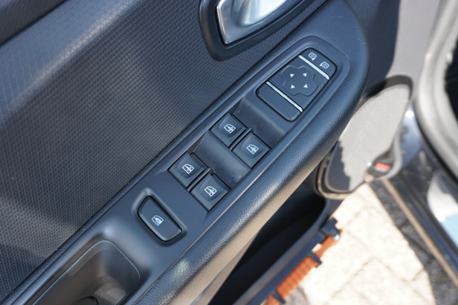 Renault Clio 0.9 TCe Limited | NAVI | AIRCO | TREKHAAK | CRUISE | Renault Clio 0.9 TCe Limited | NAVI | AIRCO | TREKHAAK | CRUISE |