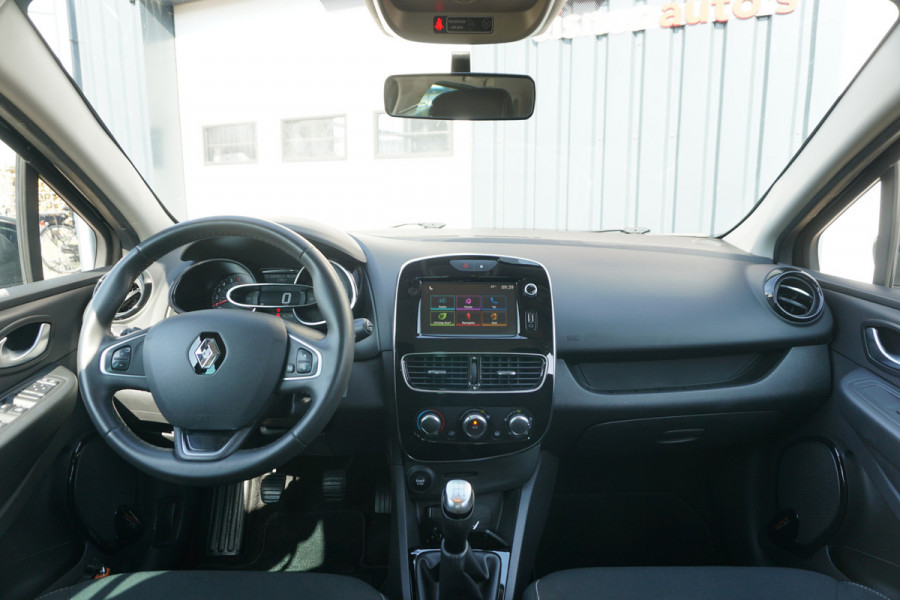 Renault Clio 0.9 TCe Limited | NAVI | AIRCO | TREKHAAK | CRUISE | Renault Clio 0.9 TCe Limited | NAVI | AIRCO | TREKHAAK | CRUISE |