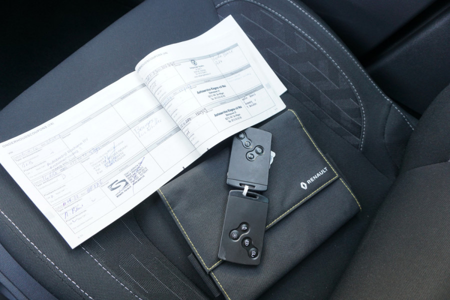 Renault Clio 0.9 TCe Limited | NAVI | AIRCO | TREKHAAK | CRUISE | Renault Clio 0.9 TCe Limited | NAVI | AIRCO | TREKHAAK | CRUISE |