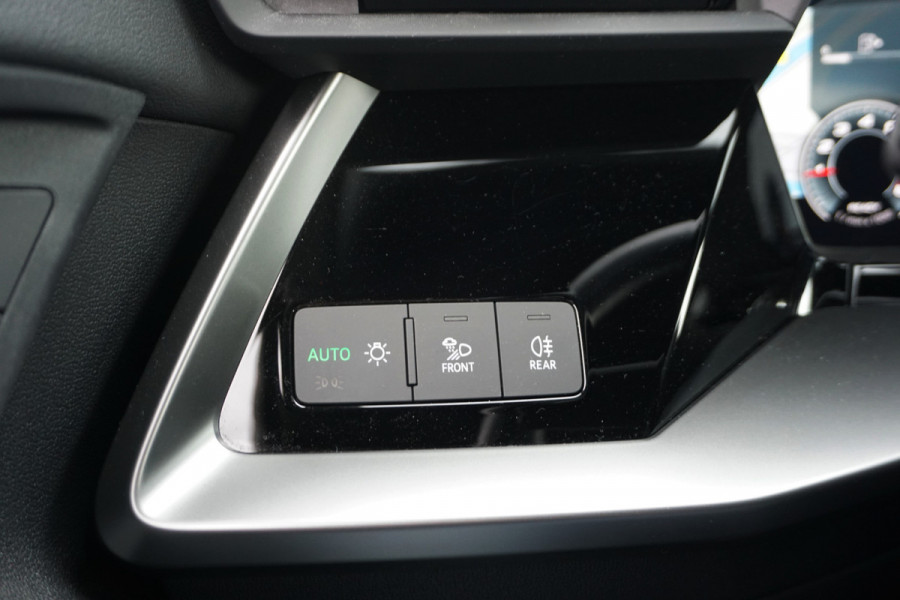 Audi A3 Limousine 30 TFSI | MATRIX LED | SPORTSTOELEN | TREKHAAK | VIRTUAL COCKPIT | CARPLAY | STOELVERW. |
