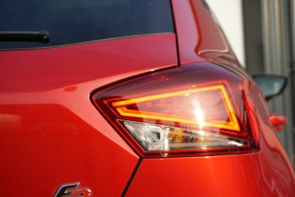 Seat Ibiza 1.0 TSI FR Intense | CAMERA | PANO DAK | BEATS AUDIO | ACC |