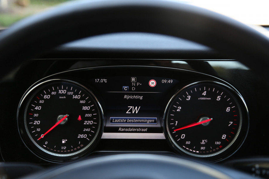 Mercedes-Benz E-Klasse 250 Ambition 9G Widescreen Navi Camera LED Ambiente