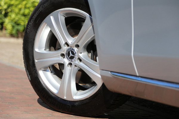 Mercedes-Benz E-Klasse 250 Ambition 9G Widescreen Navi Camera LED Ambiente