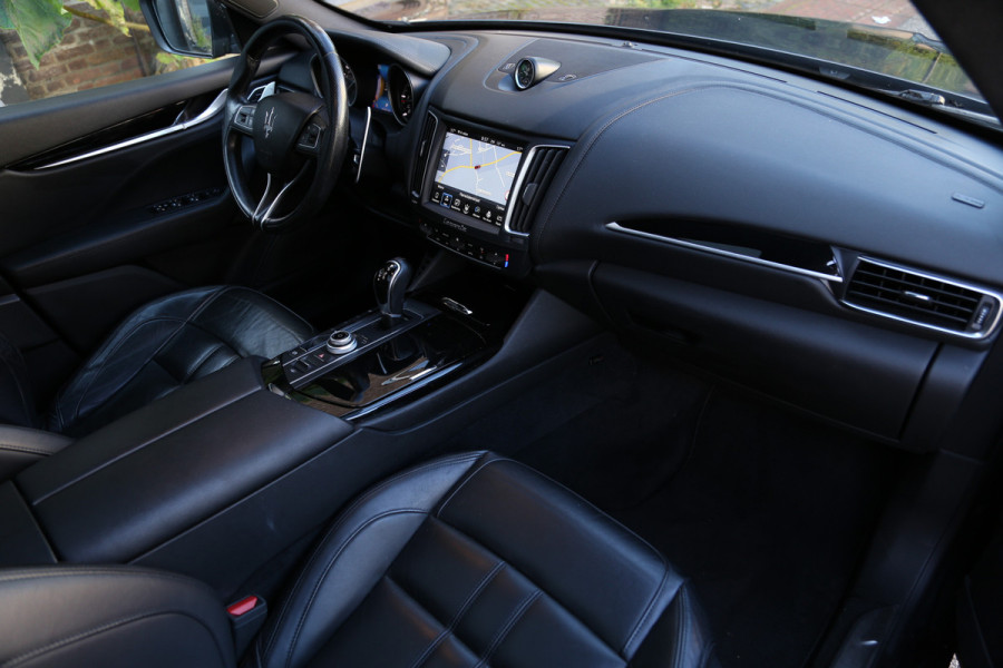 Maserati Levante 3.0 V6 D AWD GranSport Pano Luchtvering Leer Camera Navi LED
