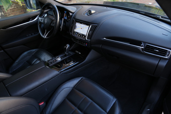 Maserati Levante 3.0 V6 D AWD GranSport Pano Luchtvering Leer Camera Navi LED