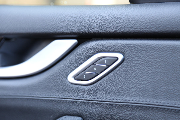 Maserati Levante 3.0 V6 D AWD GranSport Pano Luchtvering Leer Camera Navi LED