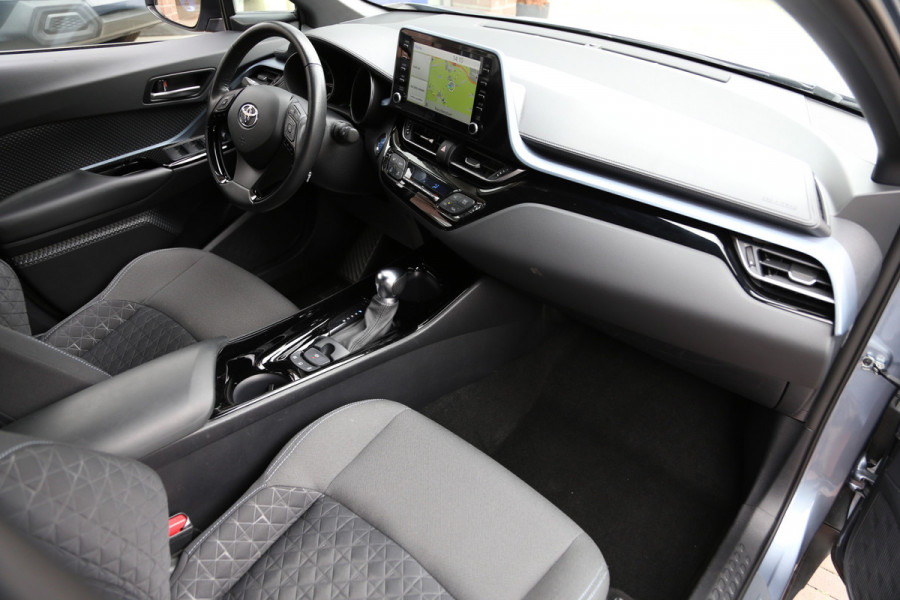 Toyota C-HR 1.8 Hybrid Team D Navi LED Camera ACC Toyota C-HR 1.8 Hybrid Team D Navi LED Camera ACC