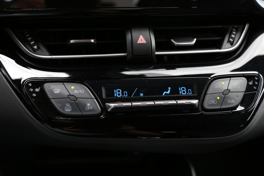 Toyota C-HR 1.8 Hybrid Team D Navi LED Camera ACC Toyota C-HR 1.8 Hybrid Team D Navi LED Camera ACC