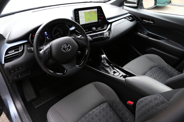 Toyota C-HR 1.8 Hybrid Team D Navi LED Camera ACC Toyota C-HR 1.8 Hybrid Team D Navi LED Camera ACC