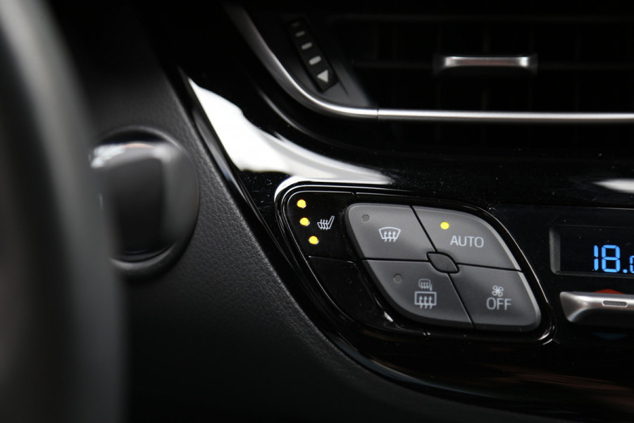 Toyota C-HR 1.8 Hybrid Team D Navi LED Camera ACC Toyota C-HR 1.8 Hybrid Team D Navi LED Camera ACC