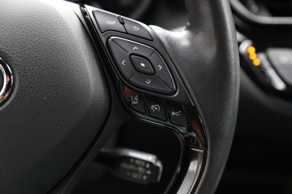 Toyota C-HR 1.8 Hybrid Team D Navi LED Camera ACC Toyota C-HR 1.8 Hybrid Team D Navi LED Camera ACC