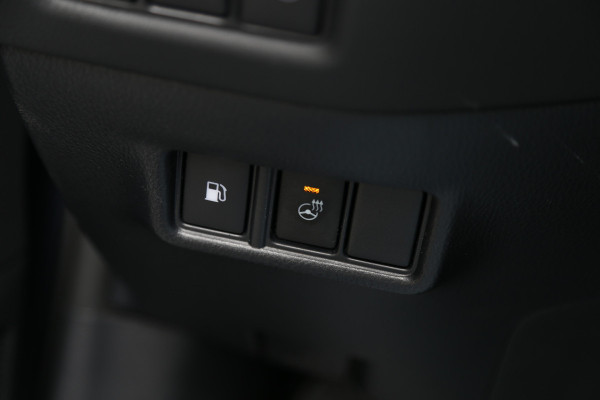 Toyota C-HR 1.8 Hybrid Team D Navi LED Camera ACC Toyota C-HR 1.8 Hybrid Team D Navi LED Camera ACC