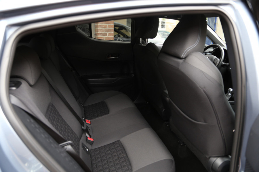 Toyota C-HR 1.8 Hybrid Team D Navi LED Camera ACC Toyota C-HR 1.8 Hybrid Team D Navi LED Camera ACC