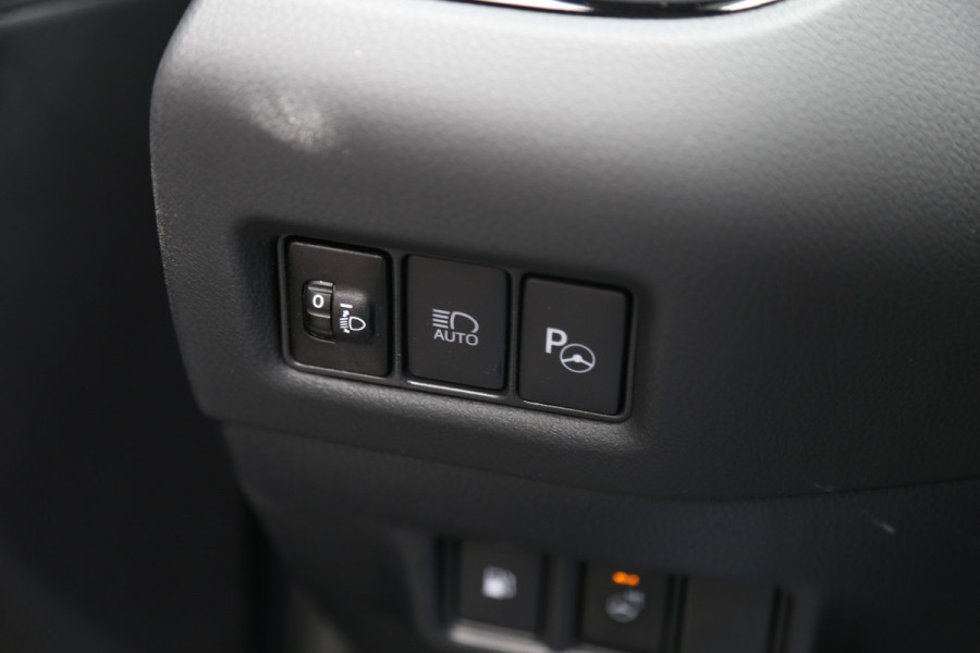 Toyota C-HR 1.8 Hybrid Team D Navi LED Camera ACC Toyota C-HR 1.8 Hybrid Team D Navi LED Camera ACC