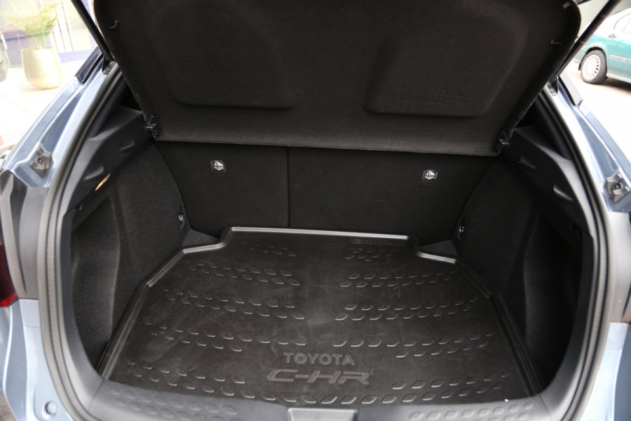 Toyota C-HR 1.8 Hybrid Team D Navi LED Camera ACC Toyota C-HR 1.8 Hybrid Team D Navi LED Camera ACC