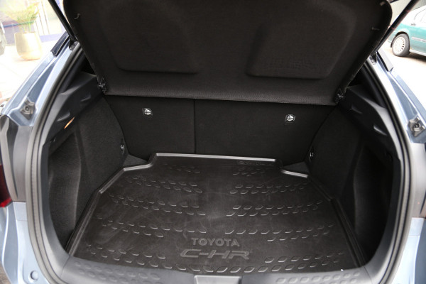 Toyota C-HR 1.8 Hybrid Team D Navi LED Camera ACC Toyota C-HR 1.8 Hybrid Team D Navi LED Camera ACC