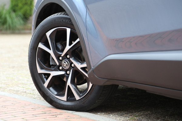 Toyota C-HR 1.8 Hybrid Team D Navi LED Camera ACC Toyota C-HR 1.8 Hybrid Team D Navi LED Camera ACC