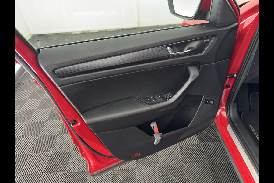 Škoda Kodiaq 1.5 TSI Business Edition (INCL-BTW) *ADAPTIVE-CRUISE | LEATHER-FABRIC | FULL-LED | CANTON-SOUND | HEATED-SPORTSEATS | KEYLESS | NAVI-FULLMAP | CAMERA | DAB+ | ECC | PDC | TOWBAR | 18''ALU*