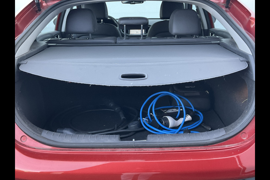 Hyundai IONIQ Premium EV Incl.BTW Trekhaak Pano Leer Stoelverw+Ventilatie Adap.Cruise Keyless BOMVOL! Hyundai IONIQ Premium EV Incl.BTW Trekhaak Pano Leer Stoelverw+Ventilatie Adap.Cruise Keyless BOMVOL!