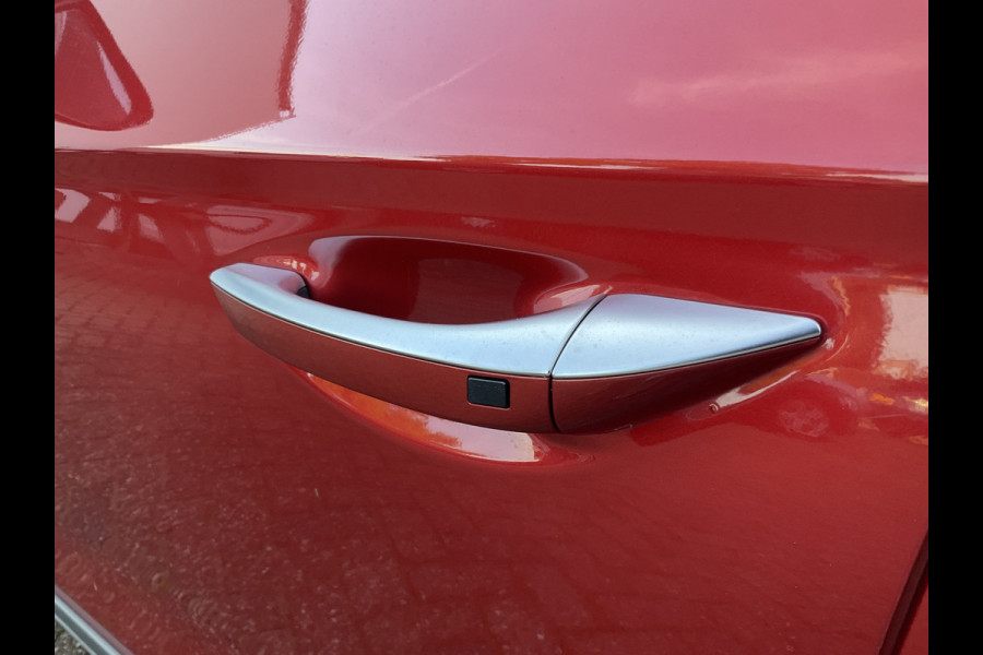 Hyundai IONIQ Premium EV Incl.BTW Trekhaak Pano Leer Stoelverw+Ventilatie Adap.Cruise Keyless BOMVOL! Hyundai IONIQ Premium EV Incl.BTW Trekhaak Pano Leer Stoelverw+Ventilatie Adap.Cruise Keyless BOMVOL!