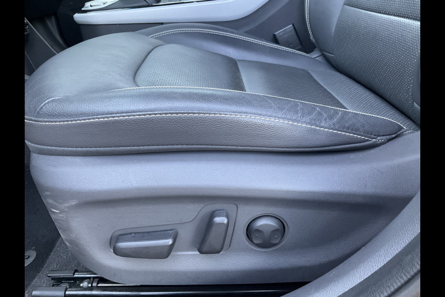 Hyundai IONIQ Premium EV Incl.BTW Trekhaak Pano Leer Stoelverw+Ventilatie Adap.Cruise Keyless BOMVOL! Hyundai IONIQ Premium EV Incl.BTW Trekhaak Pano Leer Stoelverw+Ventilatie Adap.Cruise Keyless BOMVOL!
