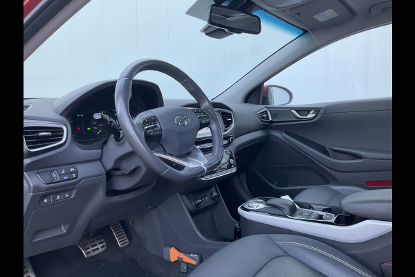 Hyundai IONIQ Premium EV Incl.BTW Trekhaak Pano Leer Stoelverw+Ventilatie Adap.Cruise Keyless BOMVOL! Hyundai IONIQ Premium EV Incl.BTW Trekhaak Pano Leer Stoelverw+Ventilatie Adap.Cruise Keyless BOMVOL!