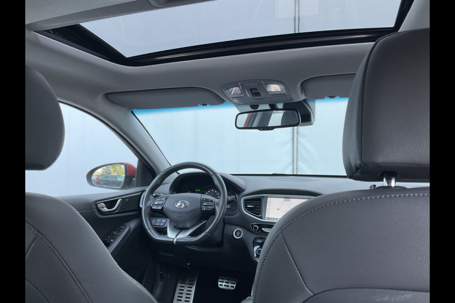 Hyundai IONIQ Premium EV Incl.BTW Trekhaak Pano Leer Stoelverw+Ventilatie Adap.Cruise Keyless BOMVOL! Hyundai IONIQ Premium EV Incl.BTW Trekhaak Pano Leer Stoelverw+Ventilatie Adap.Cruise Keyless BOMVOL!