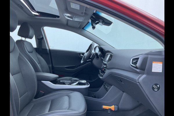Hyundai IONIQ Premium EV Incl.BTW Trekhaak Pano Leer Stoelverw+Ventilatie Adap.Cruise Keyless BOMVOL! Hyundai IONIQ Premium EV Incl.BTW Trekhaak Pano Leer Stoelverw+Ventilatie Adap.Cruise Keyless BOMVOL!