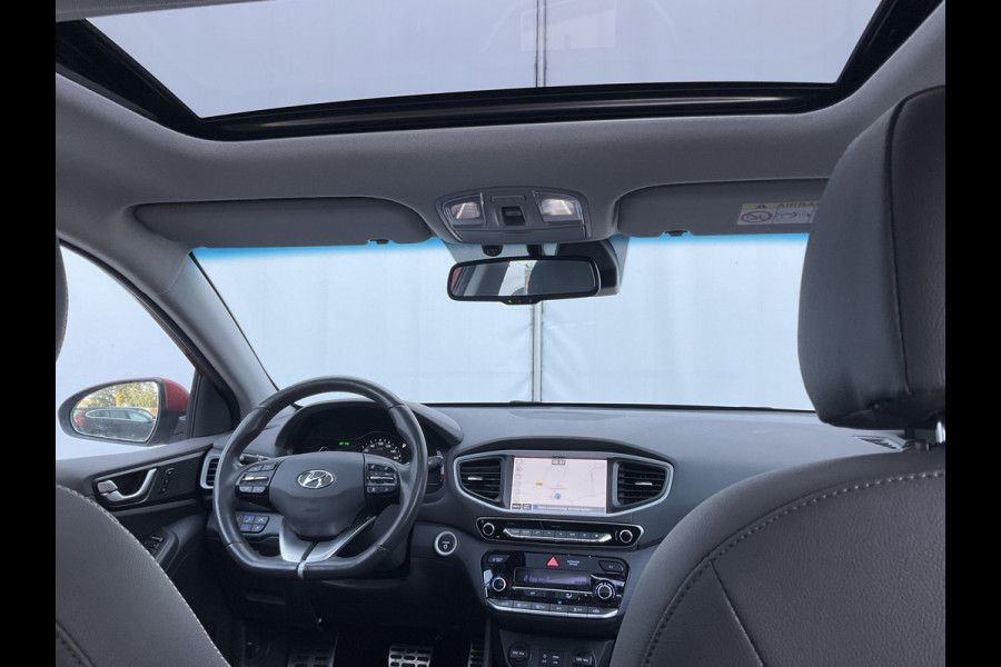 Hyundai IONIQ Premium EV Incl.BTW Trekhaak Pano Leer Stoelverw+Ventilatie Adap.Cruise Keyless BOMVOL! Hyundai IONIQ Premium EV Incl.BTW Trekhaak Pano Leer Stoelverw+Ventilatie Adap.Cruise Keyless BOMVOL!