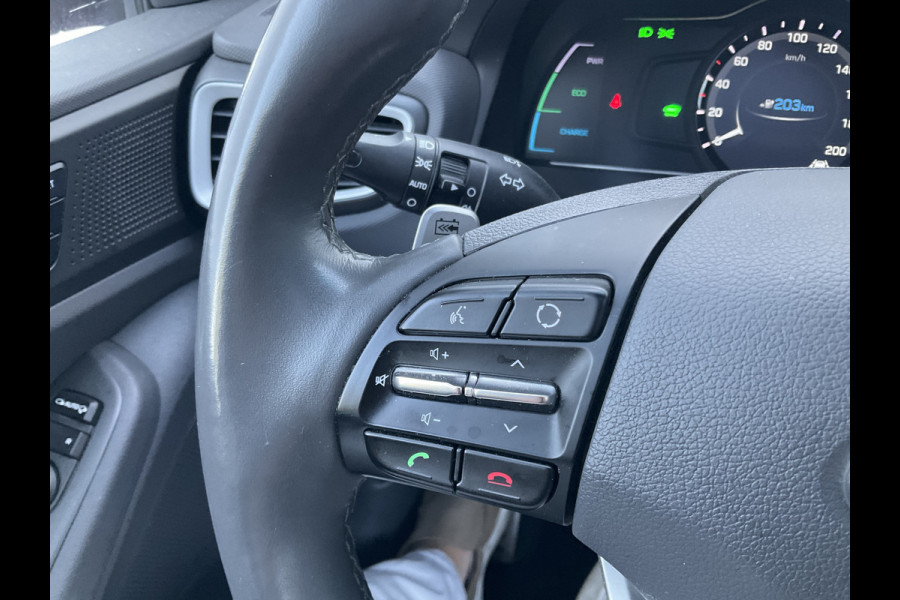 Hyundai IONIQ Premium EV Incl.BTW Trekhaak Pano Leer Stoelverw+Ventilatie Adap.Cruise Keyless BOMVOL! Hyundai IONIQ Premium EV Incl.BTW Trekhaak Pano Leer Stoelverw+Ventilatie Adap.Cruise Keyless BOMVOL!