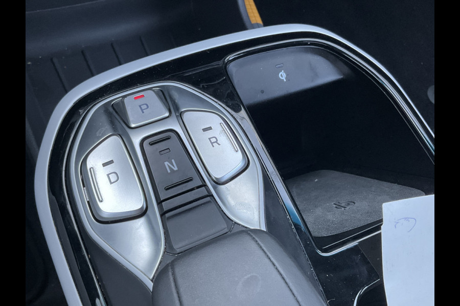 Hyundai IONIQ Premium EV Incl.BTW Trekhaak Pano Leer Stoelverw+Ventilatie Adap.Cruise Keyless BOMVOL! Hyundai IONIQ Premium EV Incl.BTW Trekhaak Pano Leer Stoelverw+Ventilatie Adap.Cruise Keyless BOMVOL!