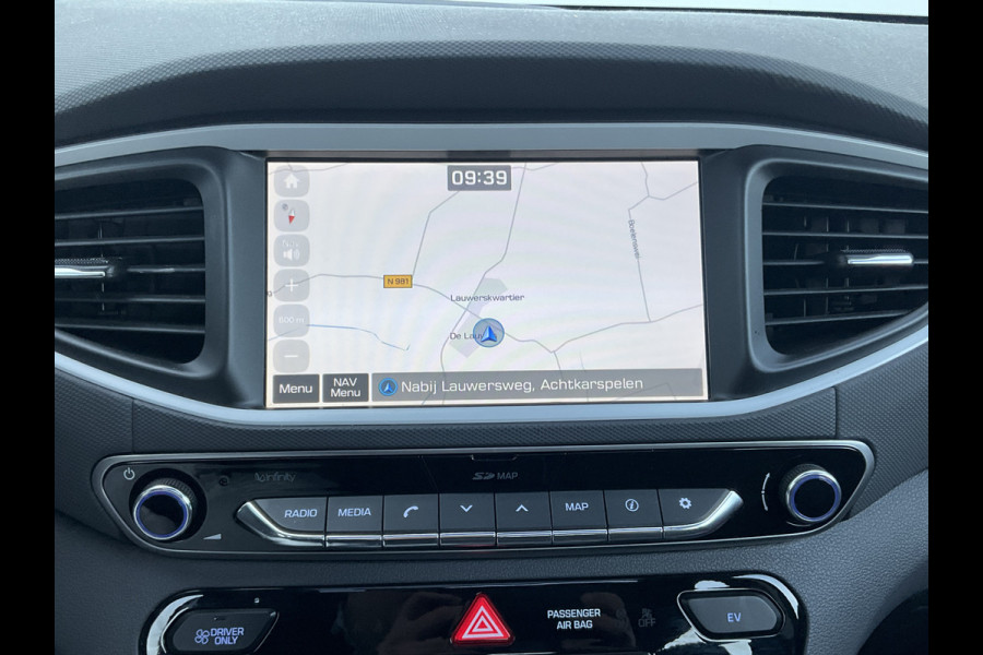 Hyundai IONIQ Premium EV Incl.BTW Trekhaak Pano Leer Stoelverw+Ventilatie Adap.Cruise Keyless BOMVOL! Hyundai IONIQ Premium EV Incl.BTW Trekhaak Pano Leer Stoelverw+Ventilatie Adap.Cruise Keyless BOMVOL!