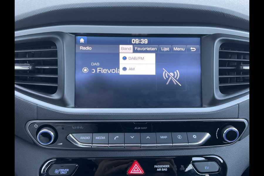 Hyundai IONIQ Premium EV Incl.BTW Trekhaak Pano Leer Stoelverw+Ventilatie Adap.Cruise Keyless BOMVOL! Hyundai IONIQ Premium EV Incl.BTW Trekhaak Pano Leer Stoelverw+Ventilatie Adap.Cruise Keyless BOMVOL!