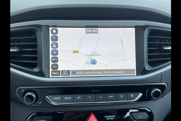 Hyundai IONIQ Premium EV Incl.BTW Trekhaak Pano Leer Stoelverw+Ventilatie Adap.Cruise Keyless BOMVOL! Hyundai IONIQ Premium EV Incl.BTW Trekhaak Pano Leer Stoelverw+Ventilatie Adap.Cruise Keyless BOMVOL!
