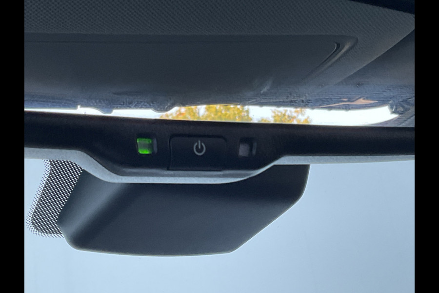 Hyundai IONIQ Premium EV Incl.BTW Trekhaak Pano Leer Stoelverw+Ventilatie Adap.Cruise Keyless BOMVOL! Hyundai IONIQ Premium EV Incl.BTW Trekhaak Pano Leer Stoelverw+Ventilatie Adap.Cruise Keyless BOMVOL!